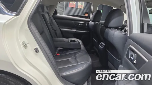 Nissan Altima 2018 — фото 17