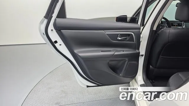 Nissan Altima 2018 — фото 15