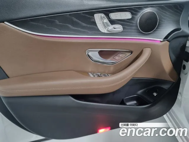 Mercedes-Benz E-Class 2020 — фото 11