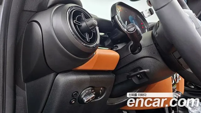 Mini Cooper Convertible 2024 — фото 15
