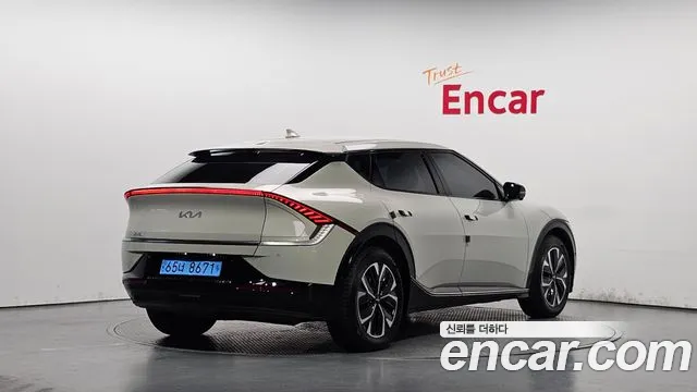 Kia EV6 2022 — фото 2