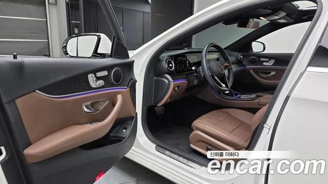 Mercedes-Benz E-Class 2022 — фото 13
