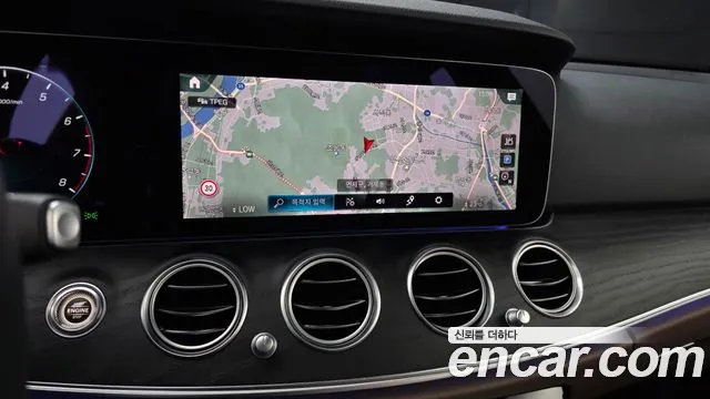 Mercedes-Benz E-Class 2022 — фото 20