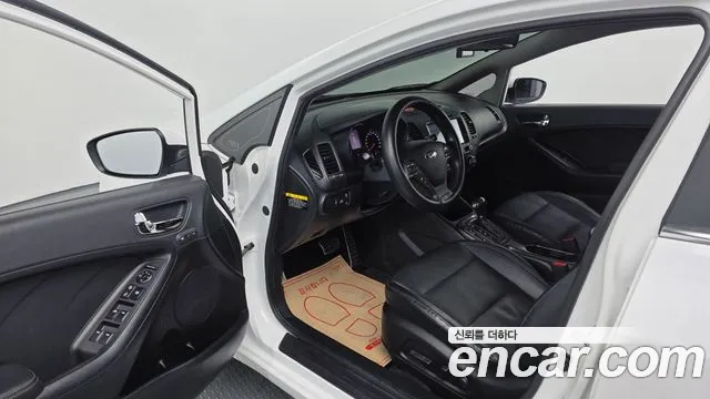 Kia K3 2015 — фото 10