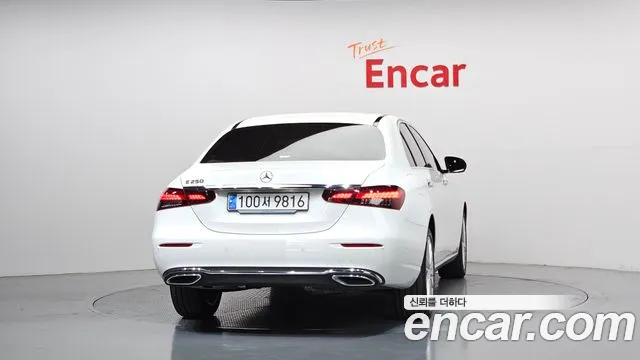 Mercedes-Benz E-Class 2023 — фото 4