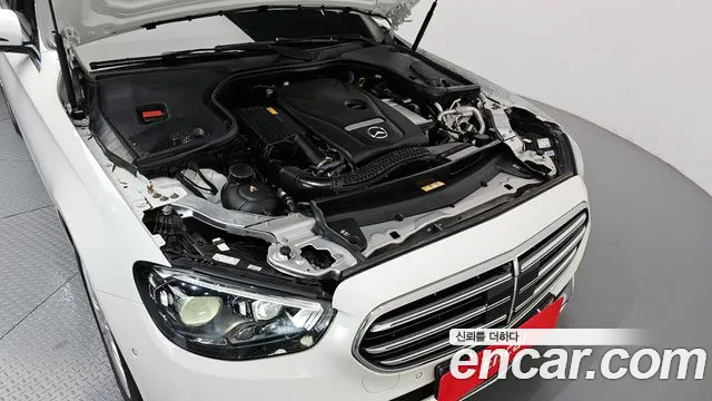 Mercedes-Benz E-Class 2023 — фото 6