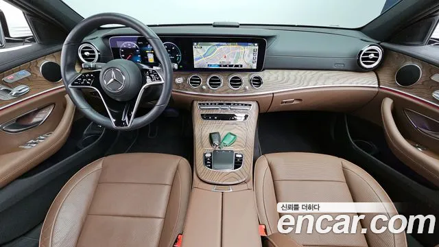 Mercedes-Benz E-Class 2023 — фото 10