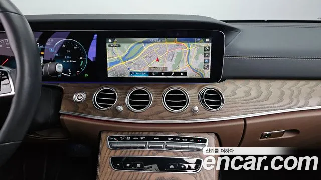 Mercedes-Benz E-Class 2023 — фото 18