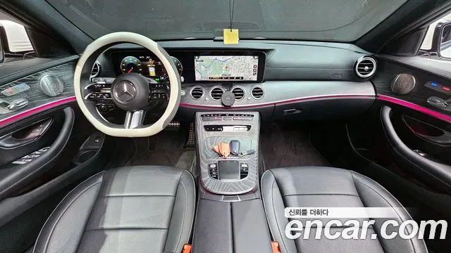 Mercedes-Benz E-Class 2022 — фото 10