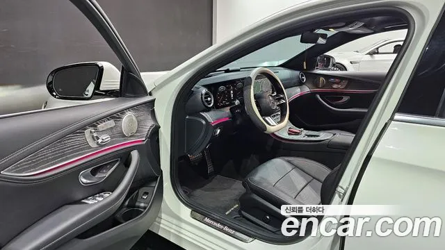 Mercedes-Benz E-Class 2022 — фото 13