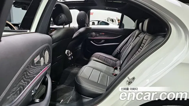 Mercedes-Benz E-Class 2022 — фото 17