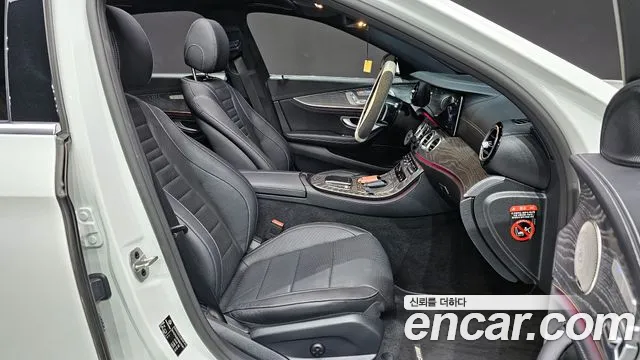 Mercedes-Benz E-Class 2022 — фото 18