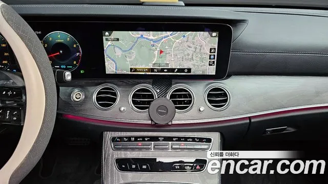 Mercedes-Benz E-Class 2022 — фото 19