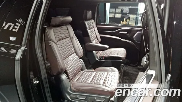 Cadillac Escalade 2023 — фото 17