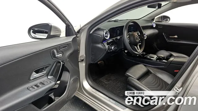 Mercedes-Benz A-Class 2019 — фото 13