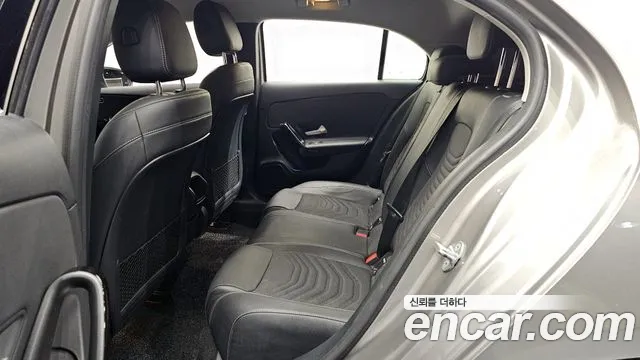 Mercedes-Benz A-Class 2019 — фото 18