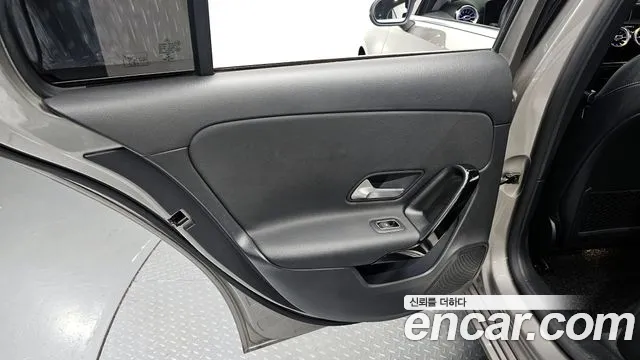 Mercedes-Benz A-Class 2019 — фото 15