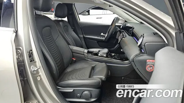 Mercedes-Benz A-Class 2019 — фото 16