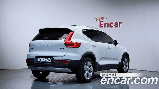 Volvo XC40 2021 — фото 1