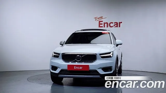 Volvo XC40 2021 — фото 2