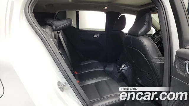 Volvo XC40 2021 — фото 16