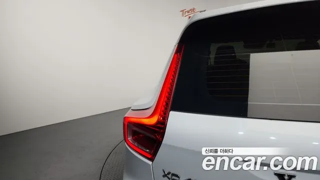 Volvo XC40 2021 — фото 8
