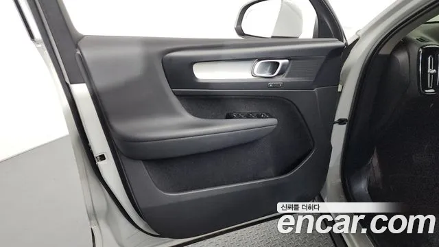 Volvo XC40 2021 — фото 13