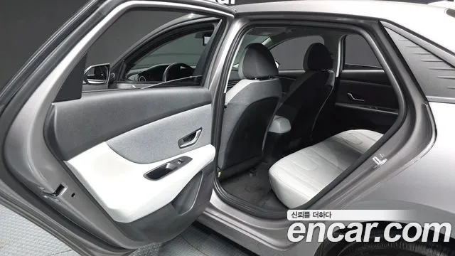 Hyundai AVANTE 2021 — фото 16