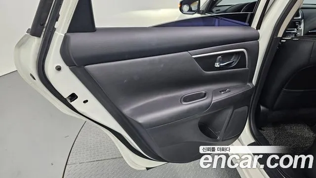 Nissan Altima 2017 — фото 15