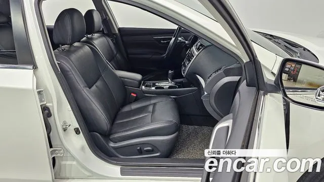 Nissan Altima 2017 — фото 16