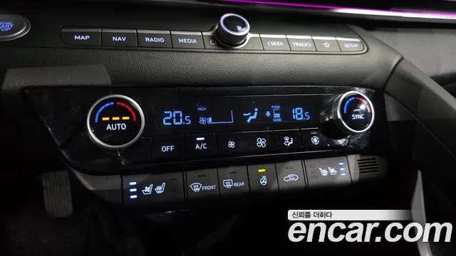 Hyundai AVANTE 2023 — фото 16