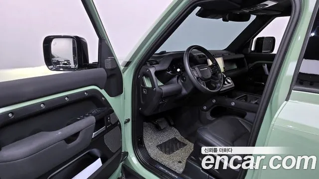 Land Rover Defender 2023 — фото 13