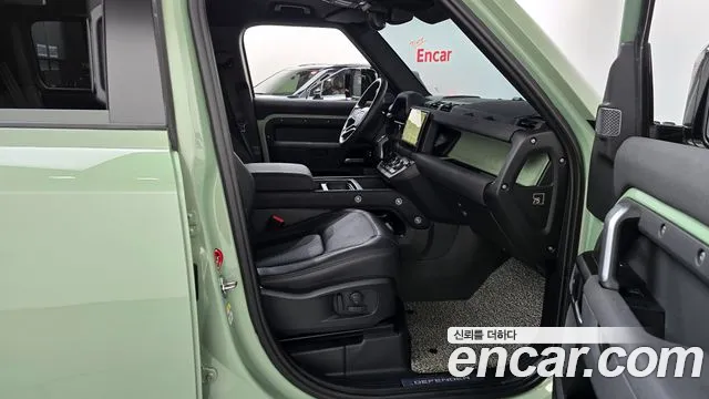 Land Rover Defender 2023 — фото 16