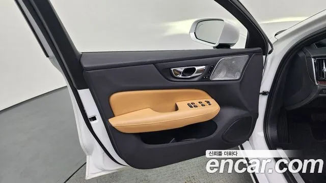 Volvo S60 2022 — фото 14