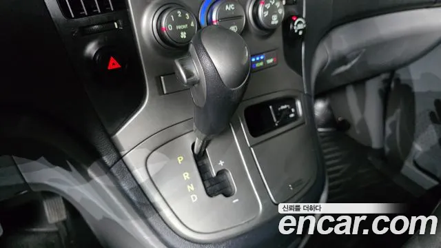 Hyundai Starex 2015 — фото 12