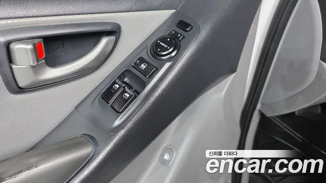 Hyundai Starex 2015 — фото 17