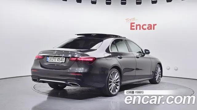 Mercedes-Benz E-Class 2022 — фото 2