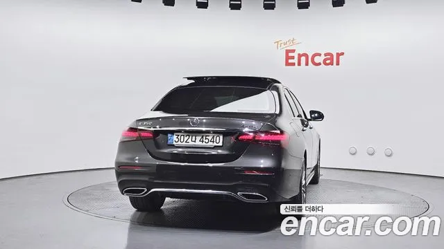 Mercedes-Benz E-Class 2022 — фото 4