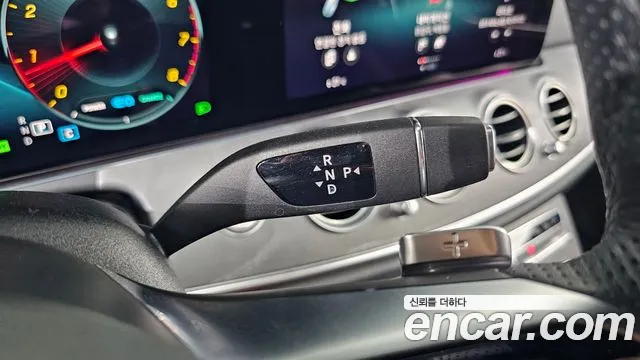 Mercedes-Benz E-Class 2022 — фото 12