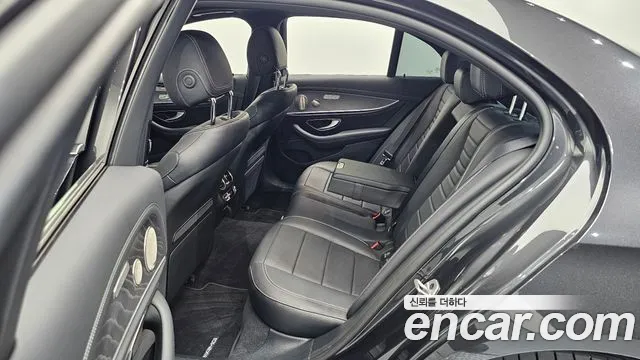 Mercedes-Benz E-Class 2022 — фото 17
