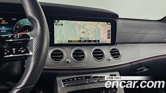 Mercedes-Benz E-Class 2022 — фото 18