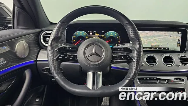 Mercedes-Benz E-Class 2022 — фото 19