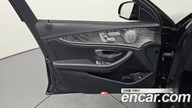 Mercedes-Benz E-Class 2022 — фото 14