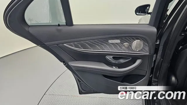 Mercedes-Benz E-Class 2022 — фото 15
