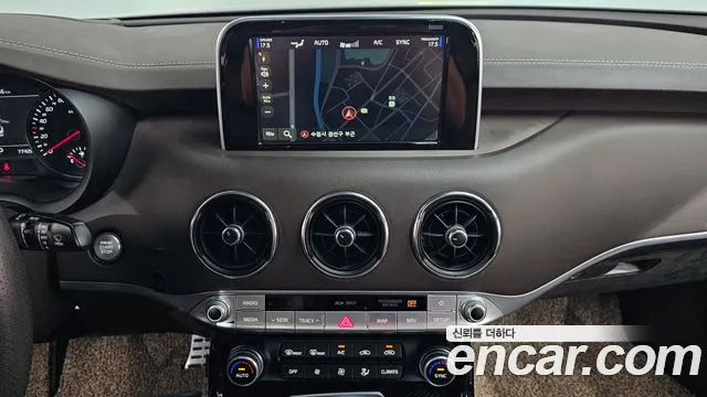 Kia Stinger 2018 — фото 18