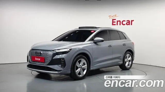 Audi Q4 e-tron 2023 — фото 1