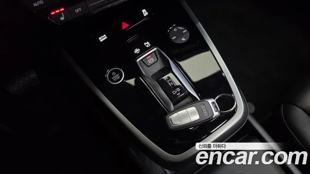 Audi Q4 e-tron 2023 — фото 12