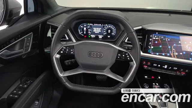 Audi Q4 e-tron 2023 — фото 19