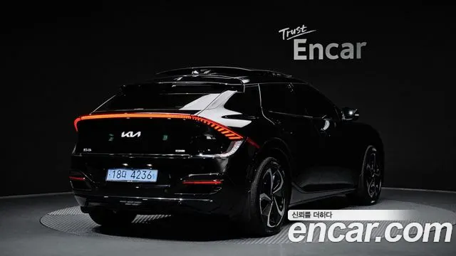 Kia EV6 2023 — фото 2