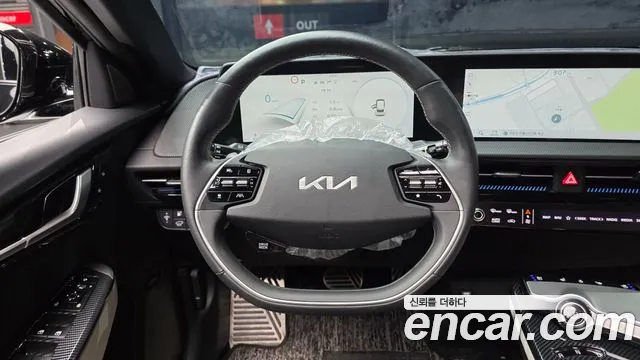Kia EV6 2023 — фото 19